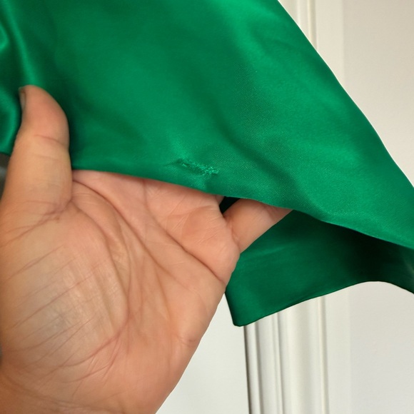 Elegant Green Dress - Picture 4 of 7